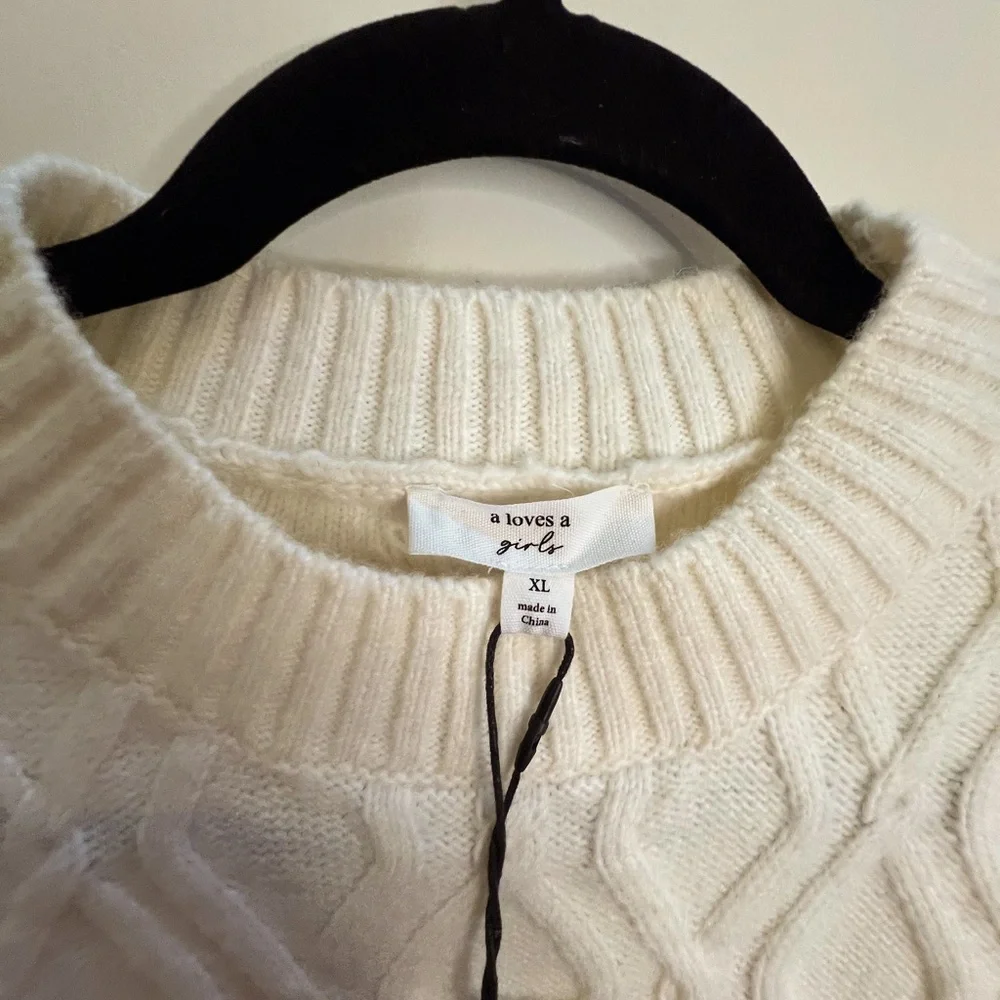 Kids Cream Sweater with Diamond Pattern XL a‎ loves a